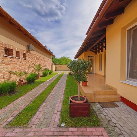 Kalvin Utcai Apartmanok Hajdúszoboszló Zewnętrze zdjęcie