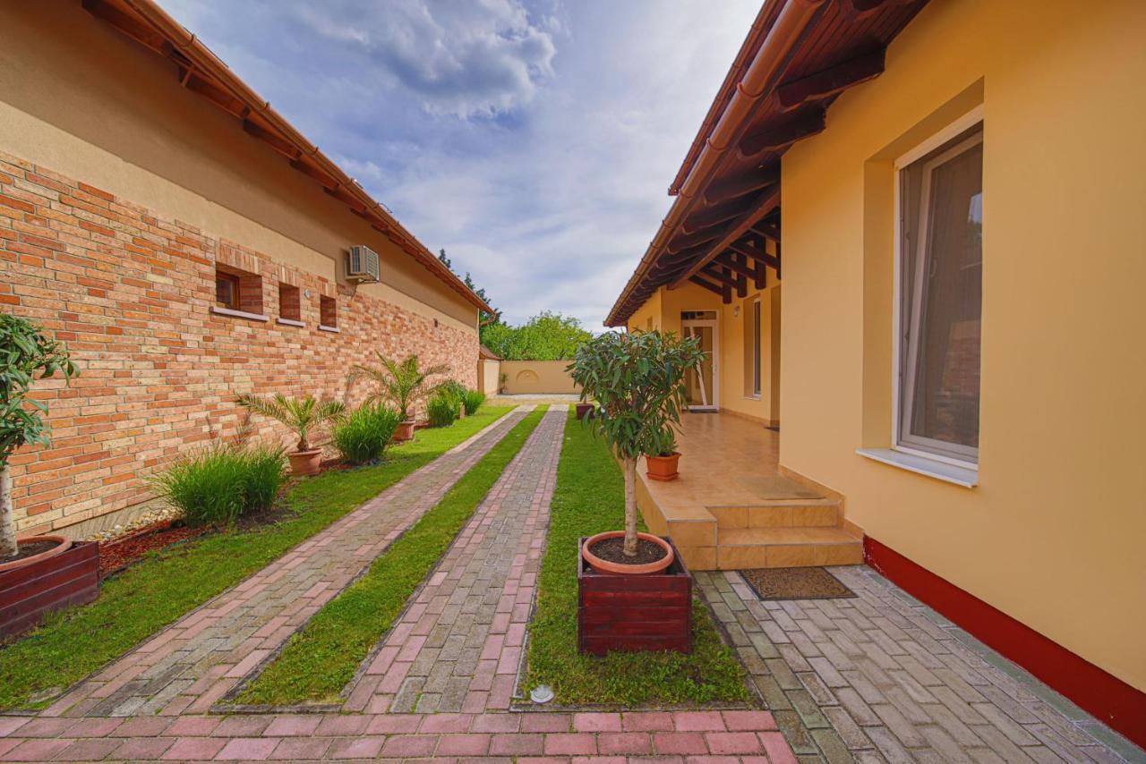Kalvin Utcai Apartmanok Hajdúszoboszló Zewnętrze zdjęcie