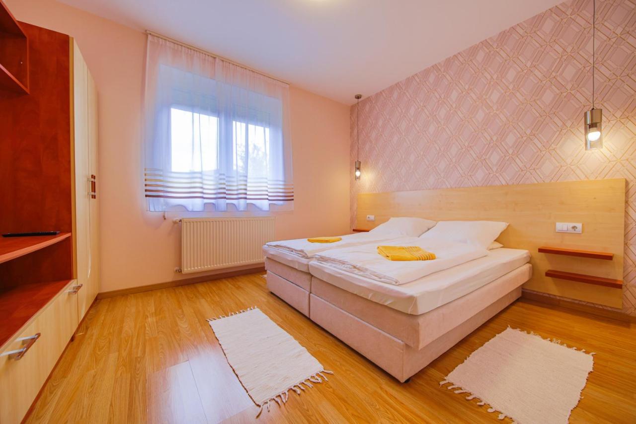 Kalvin Utcai Apartmanok Hajdúszoboszló Zewnętrze zdjęcie