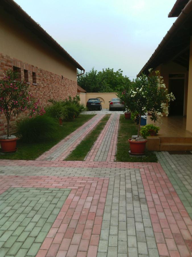 Kalvin Utcai Apartmanok Hajdúszoboszló Zewnętrze zdjęcie