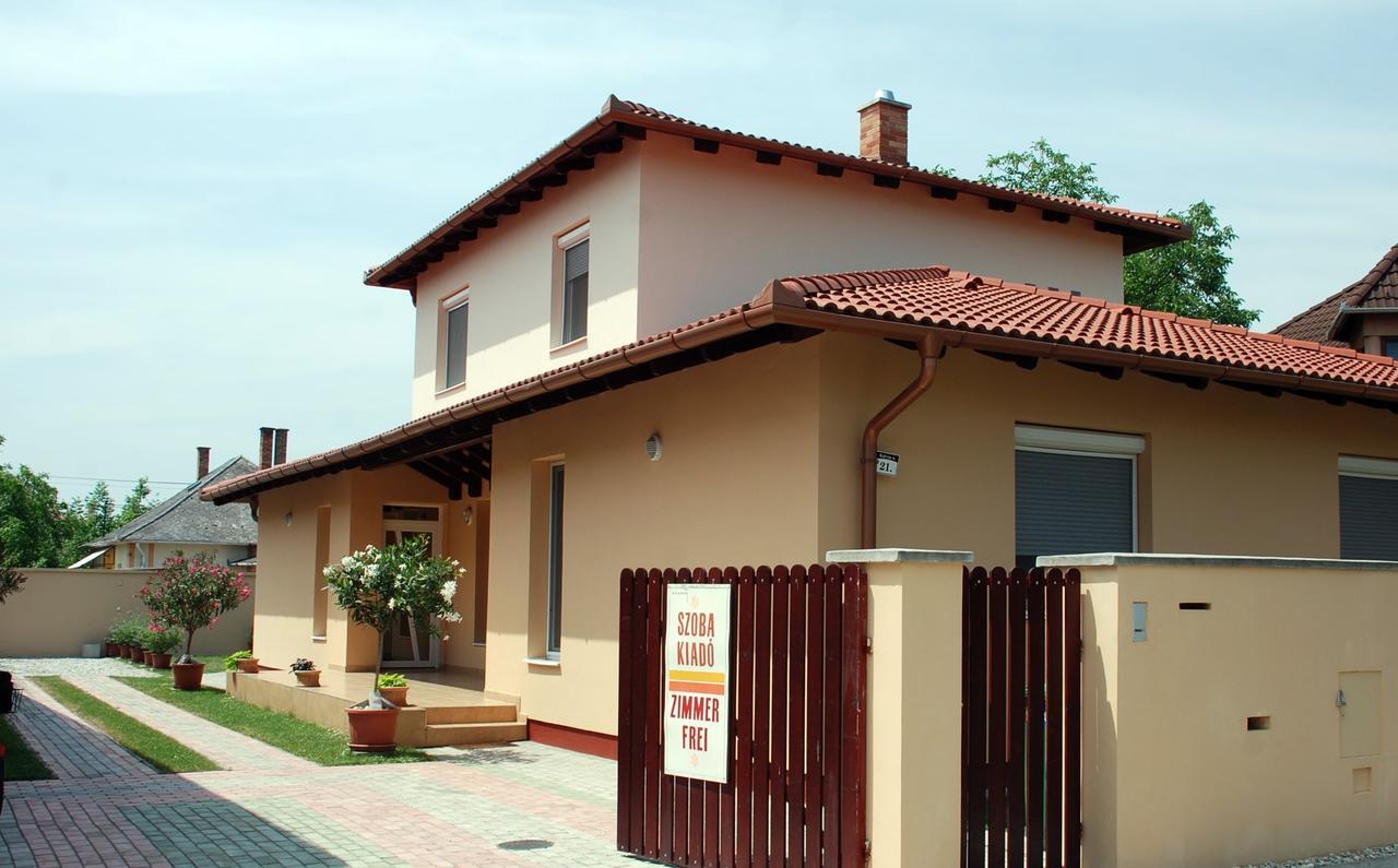 Kalvin Utcai Apartmanok Hajdúszoboszló Zewnętrze zdjęcie